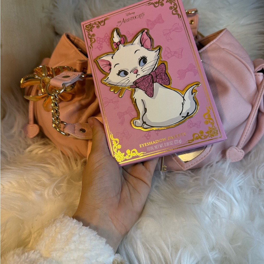 Juicy Couture 💗 Pink Rolling On Bag + Disney Aristocats Eye Shadow Palette +Clip - Picture 3 of 7